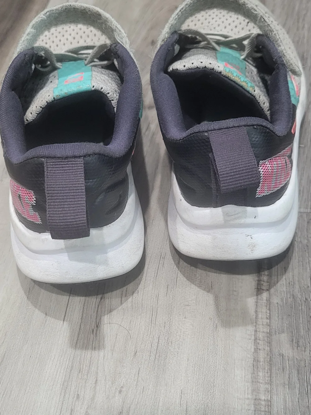 Girl's Nike Star Runner 3 SE Mesh Sneaker with Pink and Teal Accent